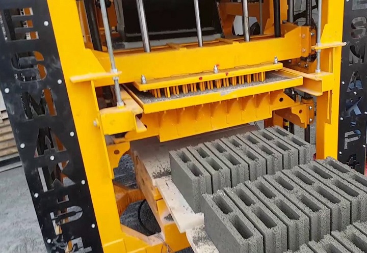 hollow concrete blocks manufacturing process